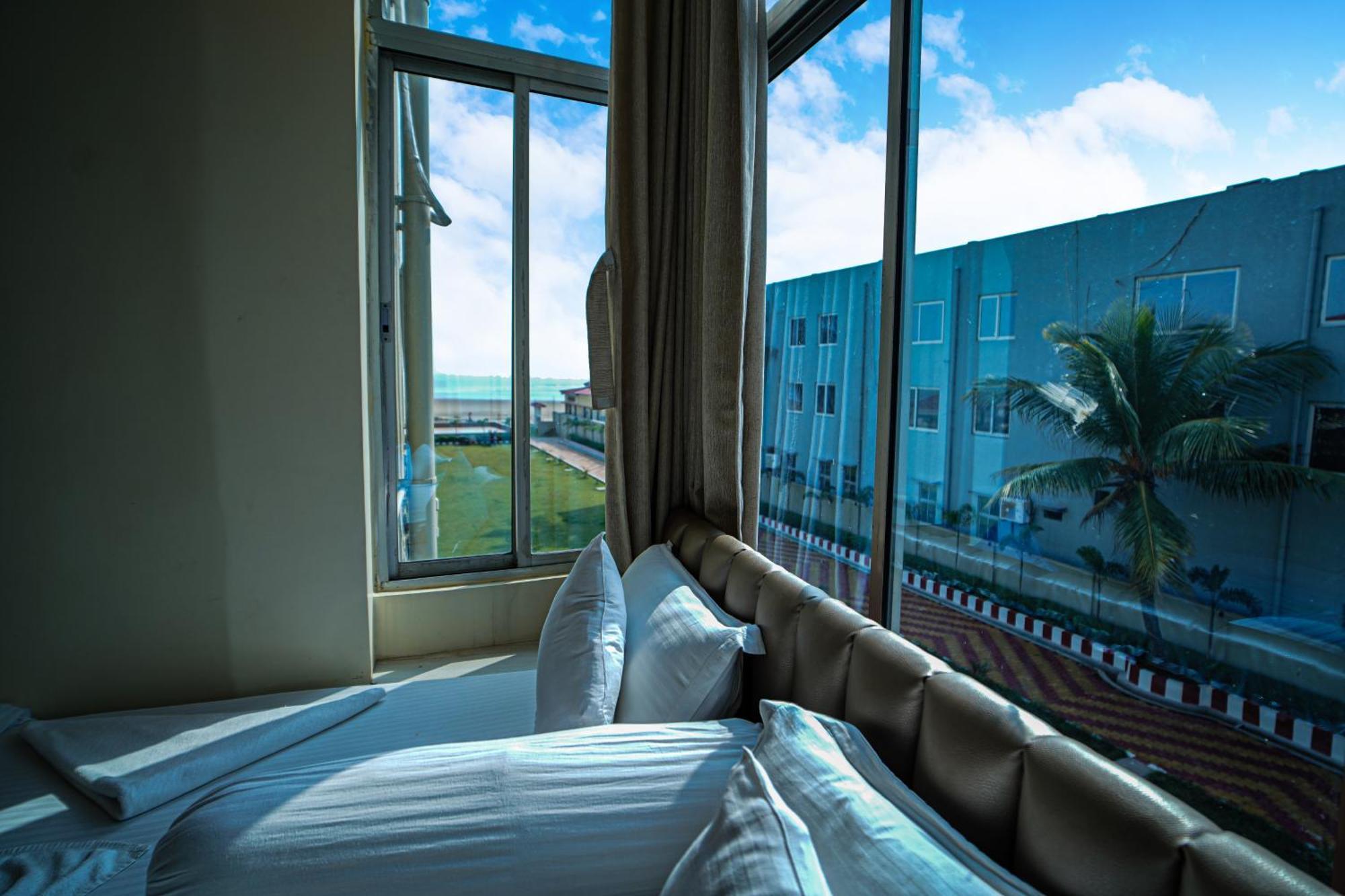 Silver Sand Eco Resort !! Beachfront !! With Biggest Pool And Huge Open Area !! Ideal For Weddings !! Couple Friendly !! 만다르모니 외부 사진